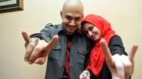 Husein Idol dan kekasihnya yang merupakan cucu Elvy Sukaesih, Zachira [Foto: Panji Diksana/Liputan6.com]