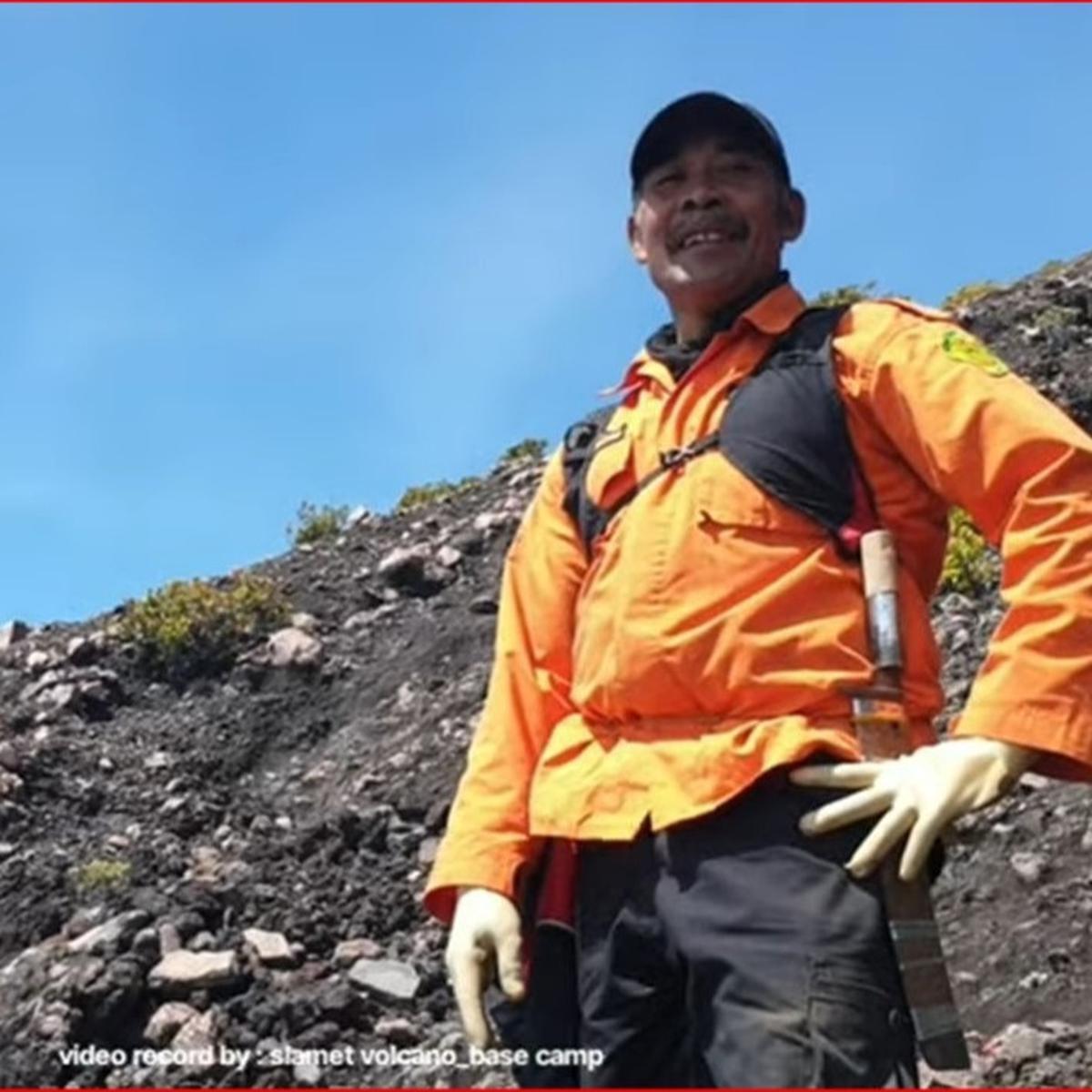 Proses evakuasi siswi SMK yang tersesat di Gunung Slamet