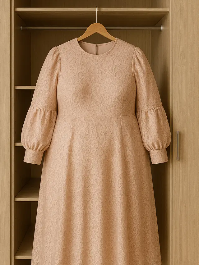 Inspirasi Tren Dress Brokat untuk Orang dengan Lengan Besar/via ChatGPT