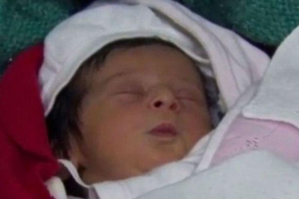 Malaikat kecil yang lahir di penampungan | Photo: Copyright metro.co.uk