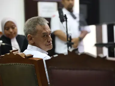 Musisi sekaligus penyanyi, Fariz Roestam Moenaf alias Fariz RM saat mengikuti sidang pembacaan tuntutan oleh Jaksa Penuntut Umum (JPU) di Pengadilan Negeri Jakarta Selatan pada Senin (4/8/2025). (KapanLagi.com/Budy Santoso)
