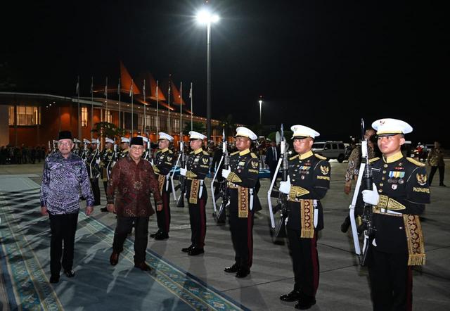 Lagu Rasa Sayange Iringi Kepulangan Anwar