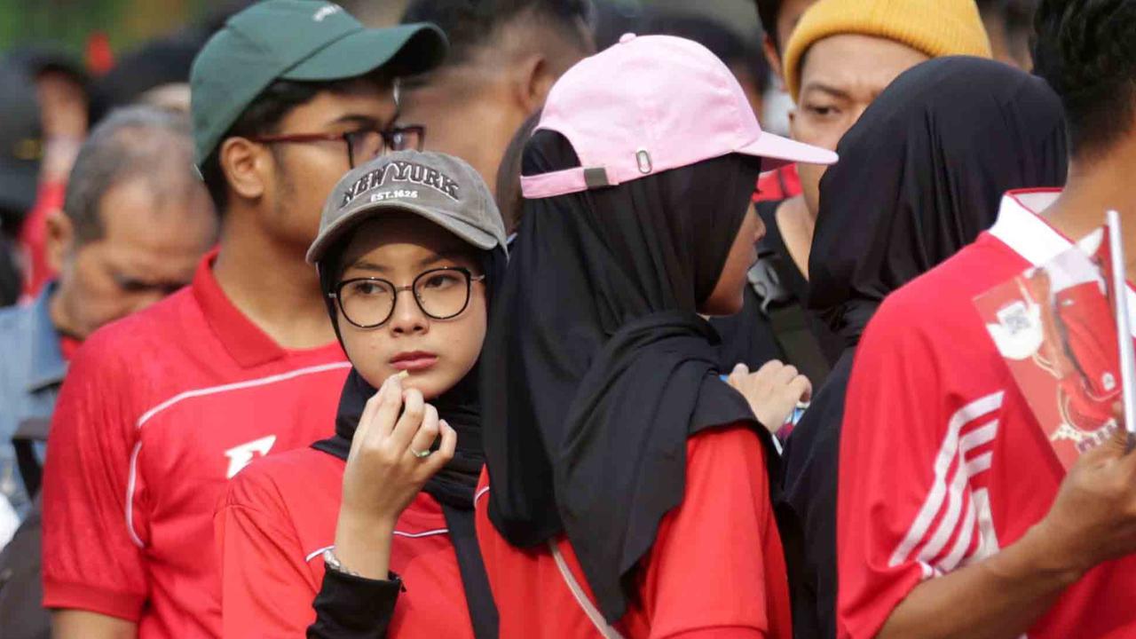 FOTO: Ribuan Suporter Padati GBK, Beri Dukungan Penuh Timnas Indonesia