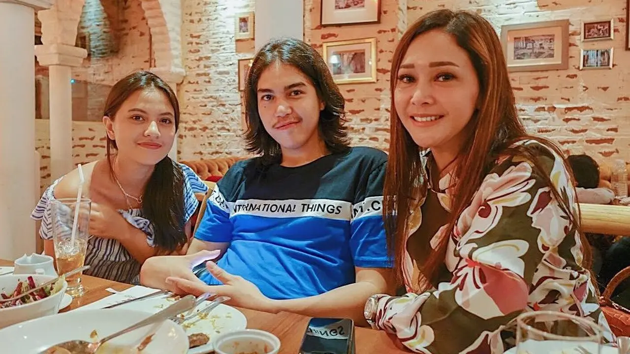 Marsha Aruan, El Rumi, dan Maia Estianty.