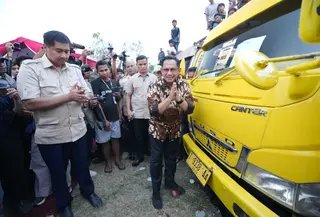 Mendagri Lepas 125 Truk Genteng untuk Jalankan Arahan Prabowo