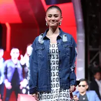 Agnes juga sempat berkolaborasi dengan musisi dunia, Michael Bolton dengan single yang bertajuk ‘Said I love You But I Lied’ . ( Andie Masela/Bintang.com)