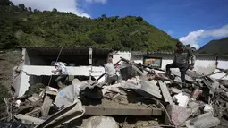 Tanah longsor di Kolombia tengah menewaskan sedikitnya 14 orang Selasa pagi.(AP Photo/Fernando Vergara)