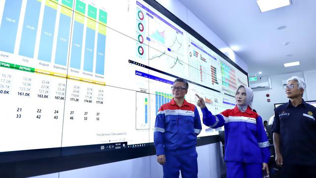 Kepala SKK Migas Dwi Soetjipto dan Direktur Utama PT Pertamina (Persero) Nicke Widyawati meresmikan DICE yang berlokasi di Kompleks PHR Rumbai, Pekanbaru, Senin (8/8/2022). (Dok Pertamina)