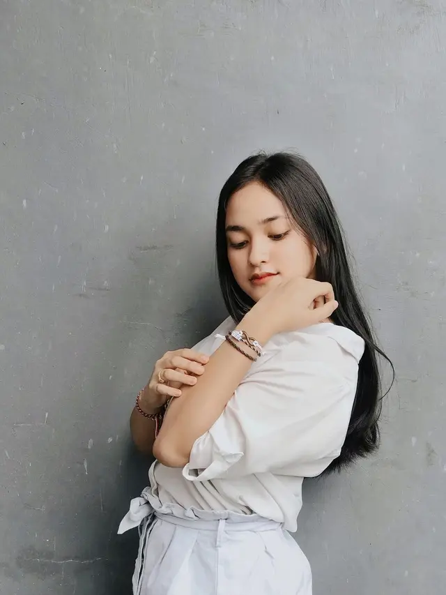 6 Potret Selma Contana Selebgram yang Disebut Mirip Syifa Hadju, Bak Saudara Kembar