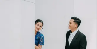 Kehadiran Sarah Menzel jadi salah satu yang mewarnai keseruan wisuda Azriel Hermansyah [@azriel_hermansyah]