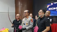 Pelaku Pengeroyokan saat Nobar Persib vs Persija 'Digulung', Celurit Jumbo 1,7 Meter Disita