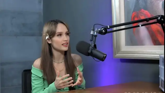 Tampilan ‘Mahal’ Cinta Laura Pakai Jepit Rambut Seharga Rp10 Ribuan