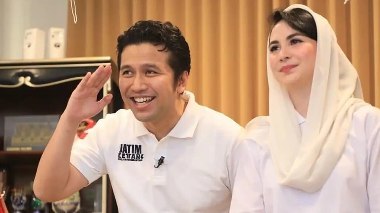[Fimela] Arumi Bachsin dan Emil Dardak