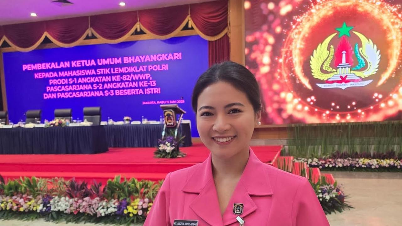 Potret Cantik Angela Putri Andika Perkasa Berseragam Bhayangkari