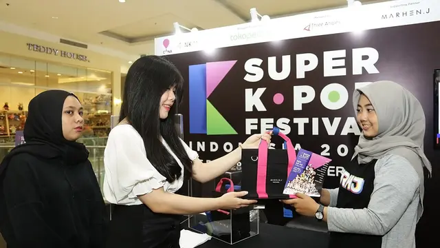 Antrean Super K-Pop Festival Indonesia 2019 (SKF 2019) (Bambang E Ros)