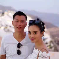 Tidak banyak yang tahu saat suami Ririn Ekawati sakit. Itulah janji bersama suaminya Fery Wijaya saat sedang sakit. Apalagi pasangan ini tidak ingin sakit atau sedihnya diketahui oleh orang lain. (Instagram/fery_wijaya88)