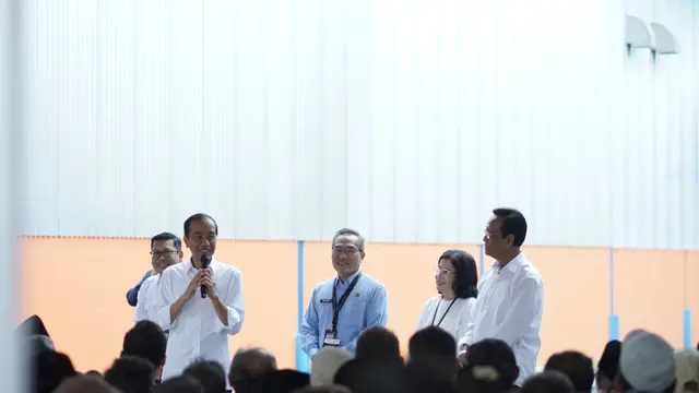 Jokowi.