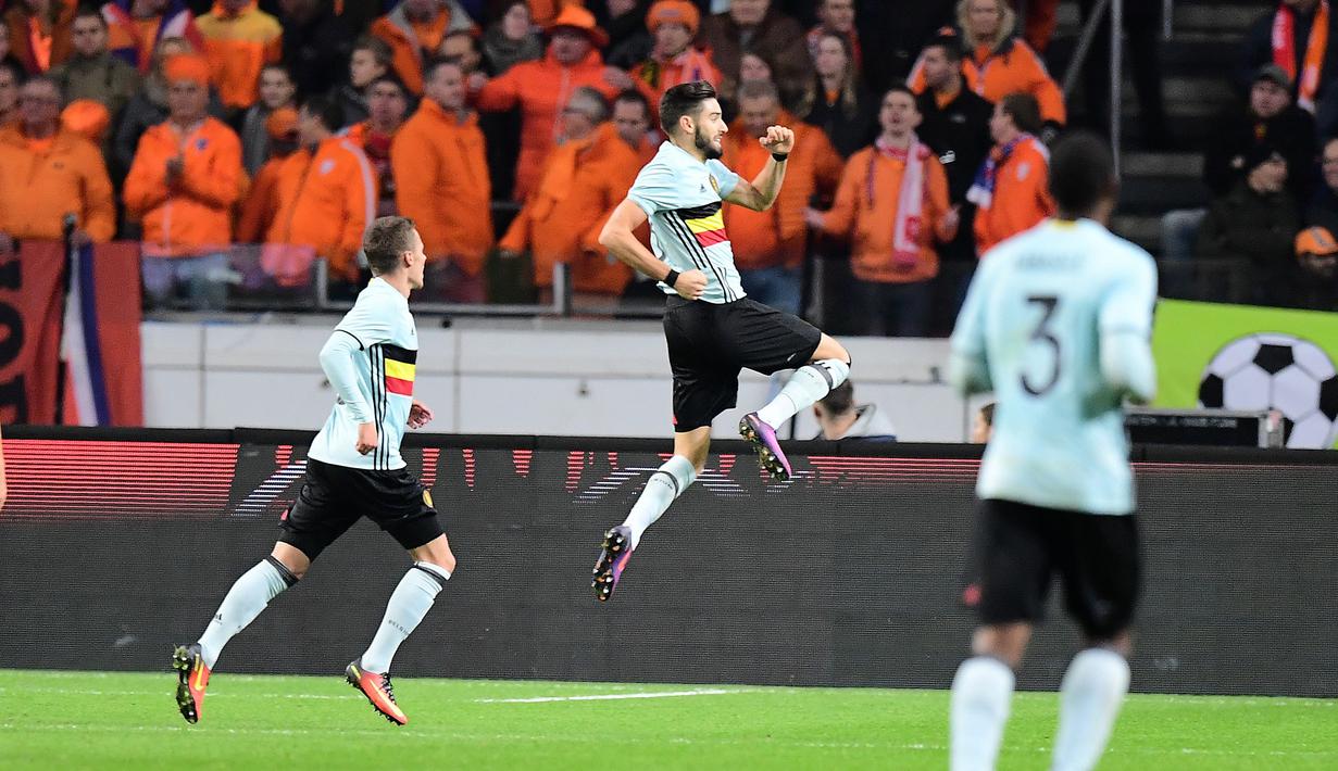 Ekspresi pemain Belgia, Yannick Ferreira-Carrasco (tengah) usai mencetak gol penyama kedudukan ke gawang Belanda pada laga persahabatan di Amsterdam ArenA stadium, Amsterdam, (9/11/2016). (AFP/Emmanuel Dunand)