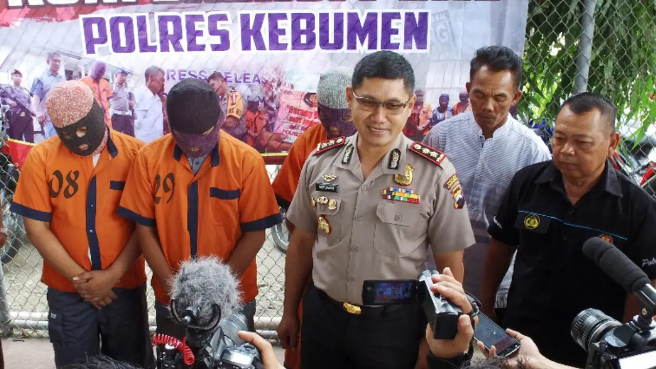 Tiga orang ditetapkan sebagai tersangka tindak pidana korupsi dana desa, Candiwulan, Kebumen.  (Foto: Liputan6.com/Polres Kebumen/Muhamad Ridlo).
