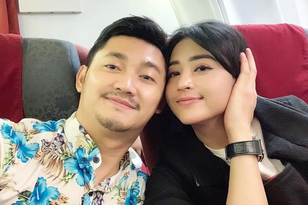 Momen Kebersamaan Dewi Perssik dan Angga Wijaya