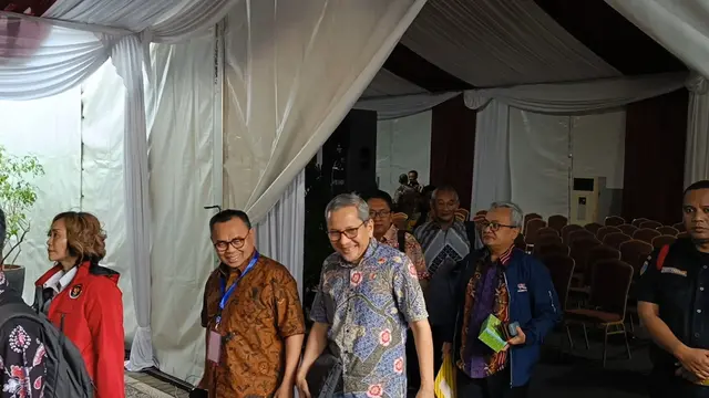 Mantan Menteri ESDM Sudirman Said bersama sejumlah pejabat Kejagung dan kepolisian mengikuti Tes Tertulis Capim KPK di Pusdiklat Kemensesneg, Jakarta. (Merdeka.com/Rahmat Baihaqi)