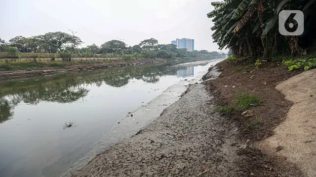 Kanal Banjir Timur Surut