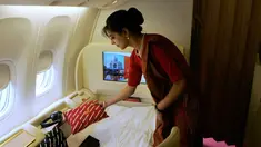 Ketika anda melakukan perjalanan menggunakan maskapai penerbangan, tentu anda akan bertemu dengan wanita-wanita cantik dan pria tampan bertubuh proposional yang tak lain adalah pramugari dan pramugara maskapai. Dan memang benar bahwa ada aturan meng...