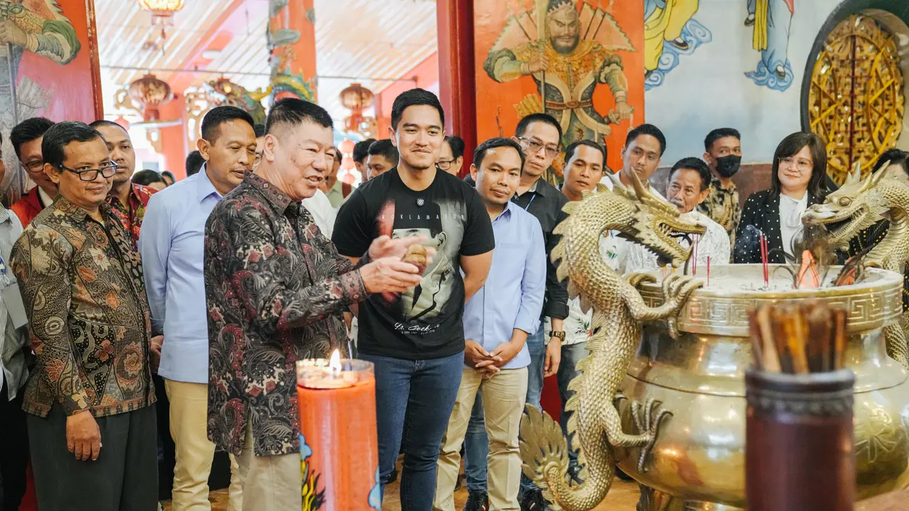 Ketua umum Partai Solidaritas Indonesia (PSI) Kaesang Pangarep mengunjungi kelenteng Eng An Kiong yang berada di kota Malang, Jawa Timur.