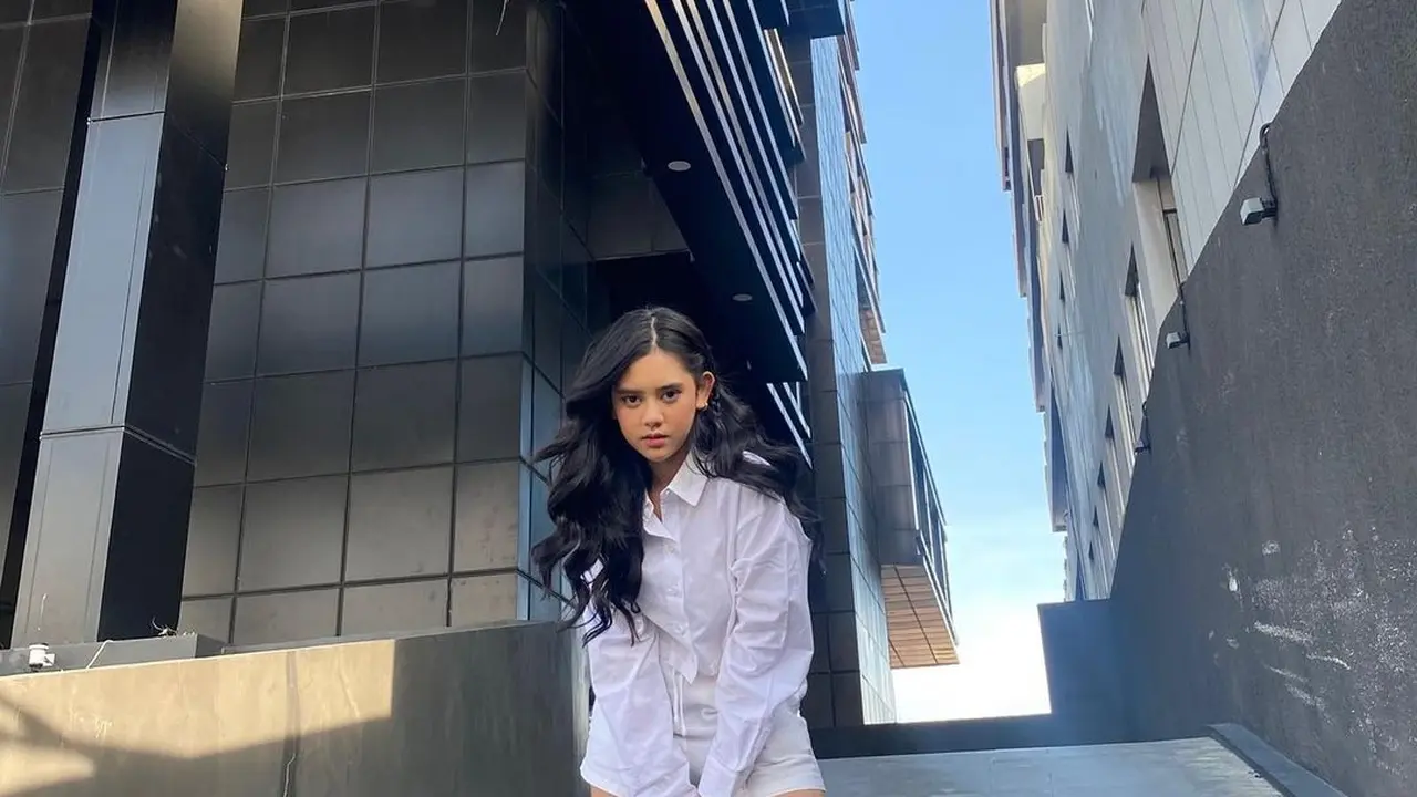 8 Potret Fashionable Ziva Magnolya yang Punya Tubuh Petite dengan Gaya Preppy Look