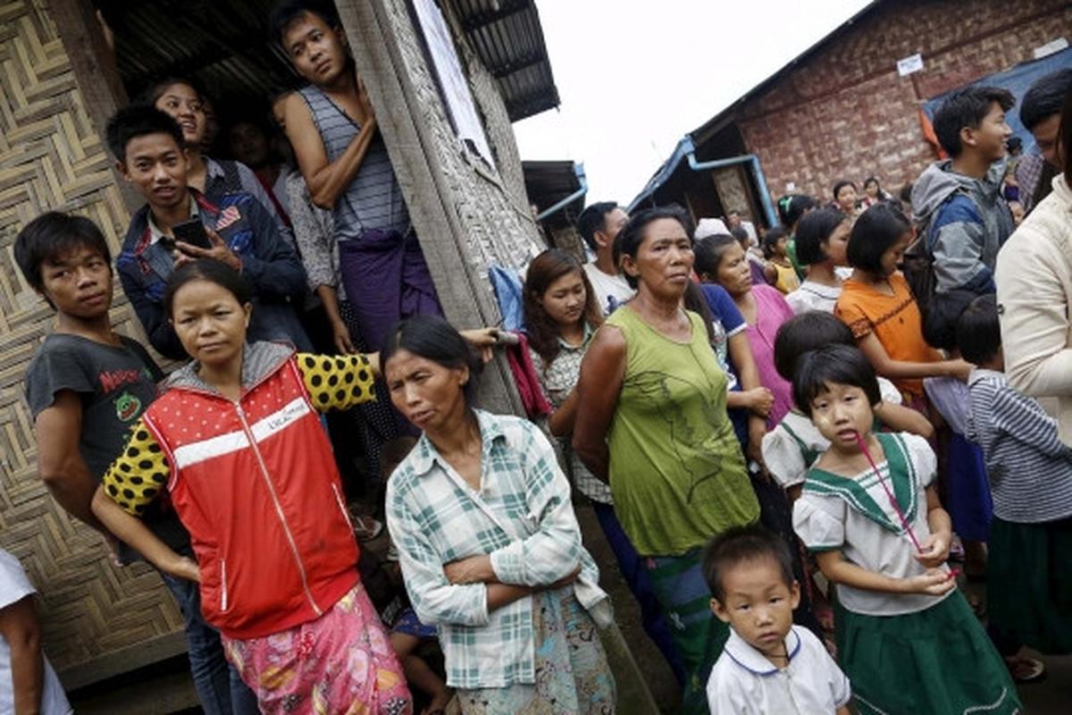 Senyum Angelina Jolie sapa pengungsi etnis Kachin di Myanmar