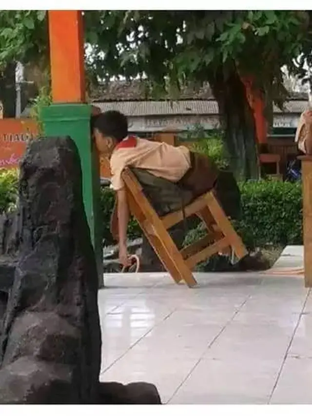 8 Potret Absurd Siswa Lelah Belajar di Sekolah Ini Bikin Geleng Kepala