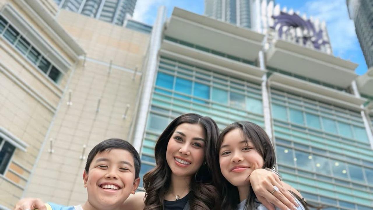 Momen Liburan Nisya Ahmad dengan Mantan Suami di Kuala Lumpur, Kebersamaan Keluarga yang Jadi Sorotan