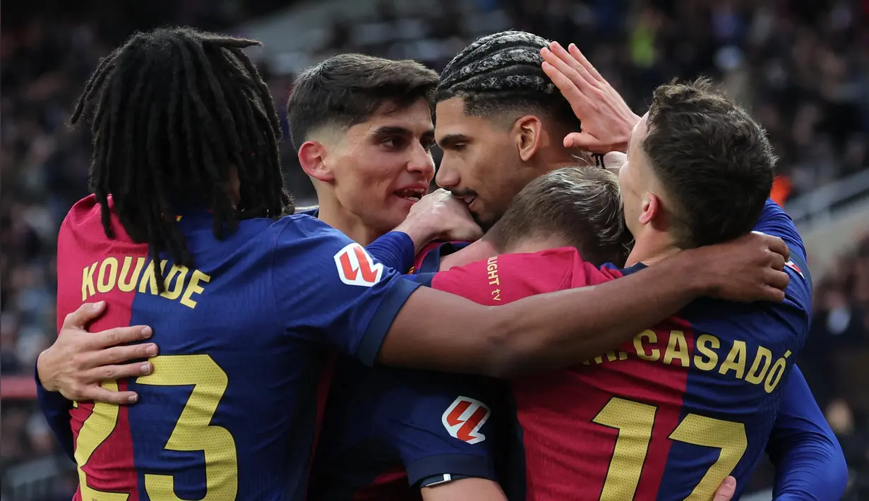 Kemenangan ini membuat Barcelona kokoh di puncak klasemen sementara La Liga 2024/2025 dengan 57 poin dari 26 pertandingan. (LLUIS GENE/AFP)