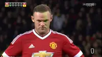 Wayne Rooney mendapatkan serangan sinar laser pada babak adu penalti melawan Middlesbrough di ajang Piala Liga Inggris. (Sky Sports)