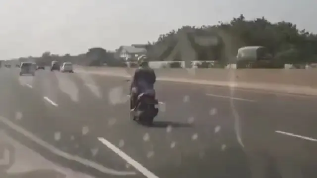 Sepeda Motor Masuk Tol