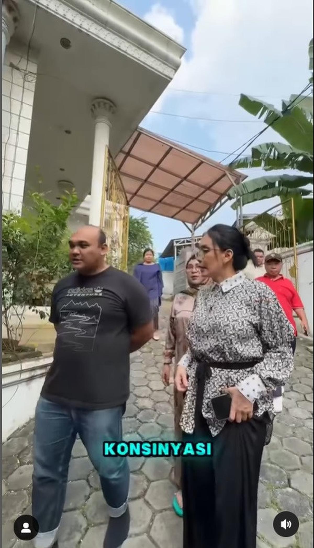 Megah Bak Istana Timur Tengah, Ini 8 Potret Rumah Mewah Mat Solar yang Kini Bersebelahan dengan Jalan Tol - Belum Terima Ganti Rugi
