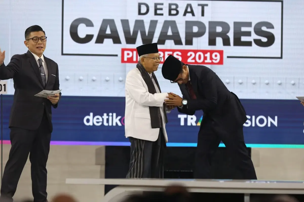 Sandiaga Uno Cium Tangan Ma'ruf Amin