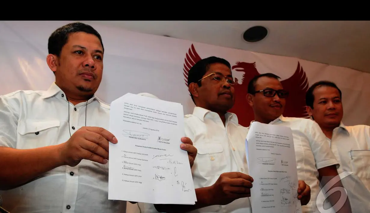 Koalisi Merah putih menunjukkan surat tanggapan atas putusan MK yang ditandatangani oleh para petinggi partai, Jakarta, Kamis (21/8/2014) (Liputan6.com/Andrian M Tunay)