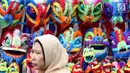 Pernak-pernik khas perayaan Imlek dan Cap Go Meh dijual di area Festival Pecinan 2019 di kawasan jalan Pancoran, Glodok, Jakarta, Rabu (20/2). Festival Pecinan 2019 digelar untuk memeriahkan perayaan Imlek dan Cap Go Meh. (Liputan6.com/Helmi Fithriansyah)