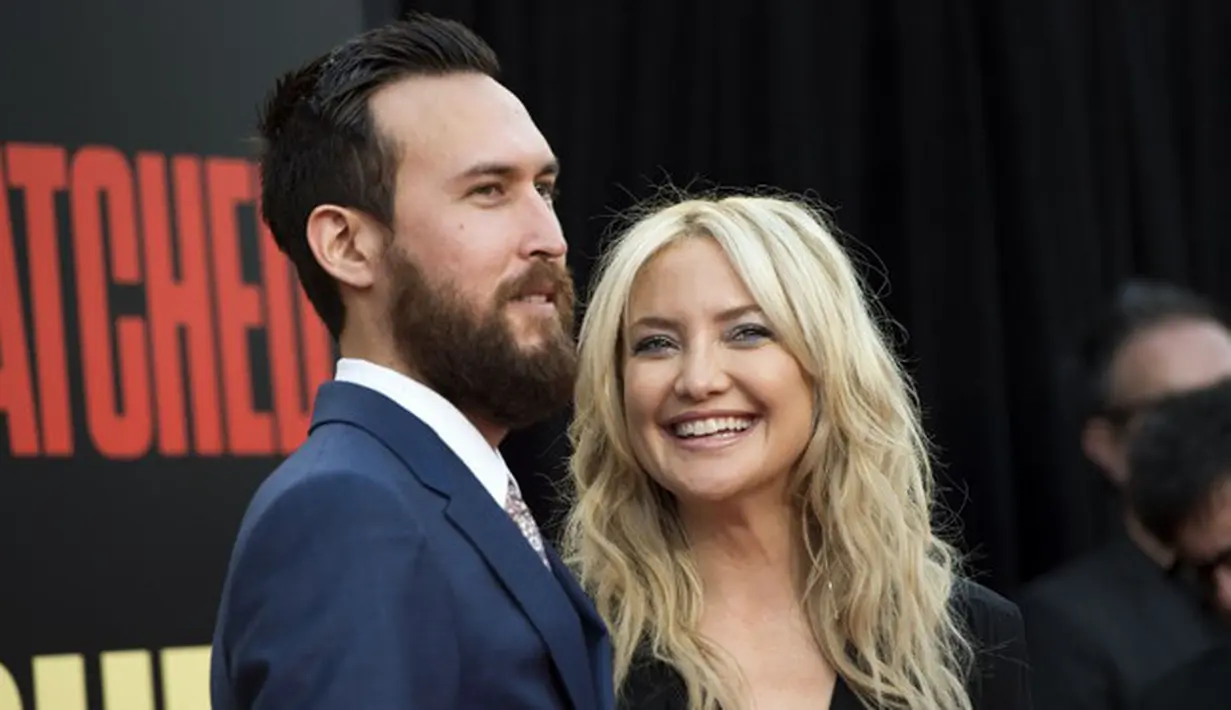 Kabar bahagia datang dari pasangan kekasih Kate Hudson dan Danny Fujikawa. Meresmikan hubungannya pada Mei 2017 lalu, kini keduanya mengatakan akan melanjutkan hubungannya kea rah yang lebih serius. (AFP/VALERIE MACON)