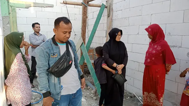 Nur Saniah (39)  mendapat program bedah rumah dari KOHD Demak, Kamis (21/04/2022). Foto: Liputan6.com/KusfitriaMarstyasih