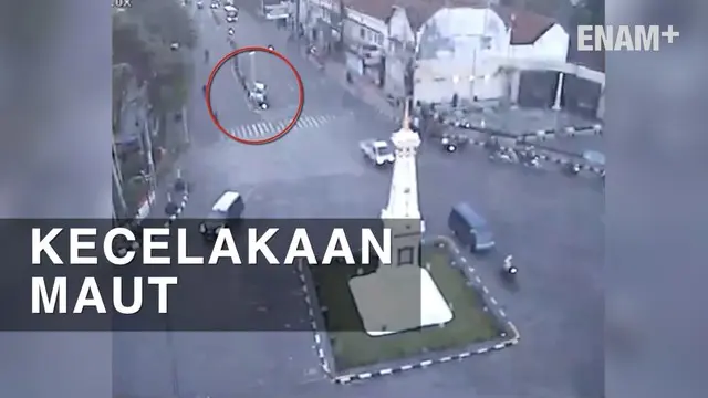 ENAM PLUS: Beginilah Saat Mobil Tabrak Pengendara Motor