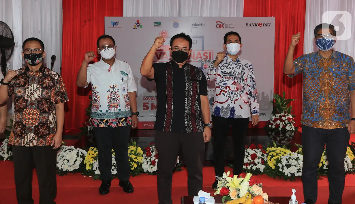 Sentra Vaksinasi Covid-19 di Bank DKI yang diikuti karyawan dan OJK salah satu bagian dari program kegiatan Vaksinasi secara nasional terhadap industry perbankan. (Liputan6.com/HO/Nado)