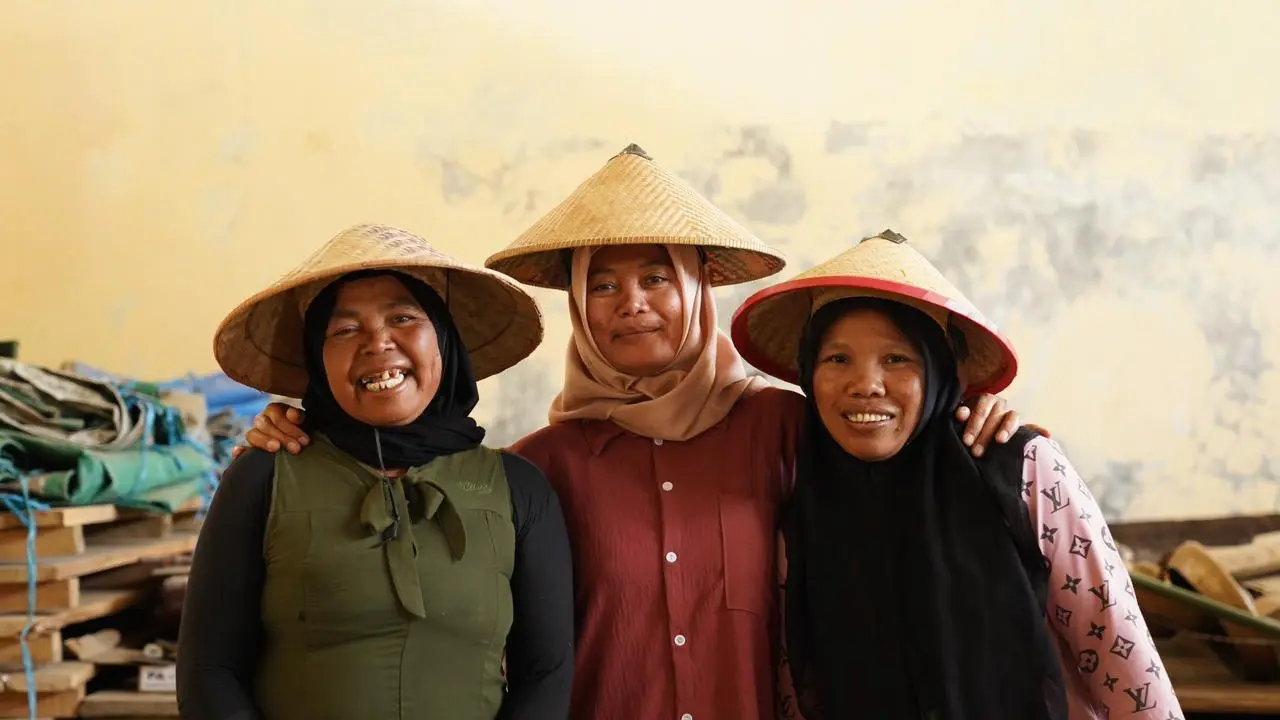 Pendampingan untuk ibu-ibu prasejahtera usaha ultra mikro di Indonesia.