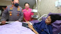 Sinta bocah penderita tumor asal Rembang dijenguk Kapolri di RS Polri. (Foto: Humas Polda Jateng/Liputan6.com)