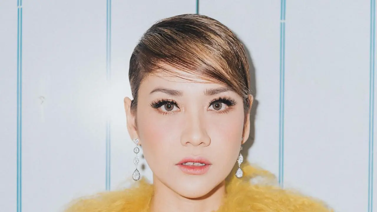[Bintang] Nge-date Saat Valentine? Intip Dulu Dandanan Hits Bunga Citra Lestari Ini