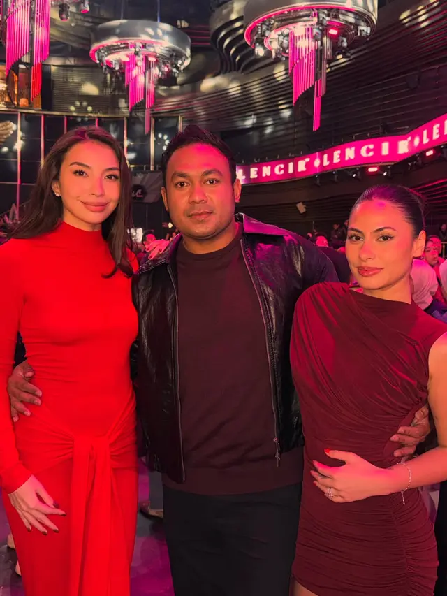 6 Potret Manohara Odelia Pakai Gaun Merah Elegan nan Anggun di Momen Spesial
