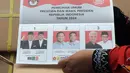 Setelah surat suara diterima, pihaknya segera menyortir dan melipatnya untuk menghemat waktu dan mengejar target. (merdeka.com/Imam Buhori)