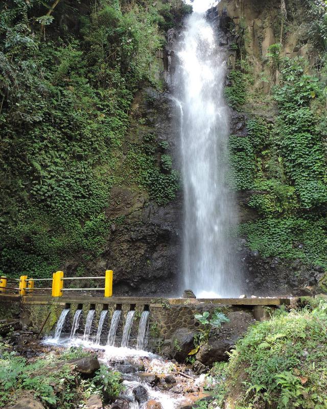 Air Terjun Grojogan Sewu, Kesegaran Lereng Gunung Lawu
