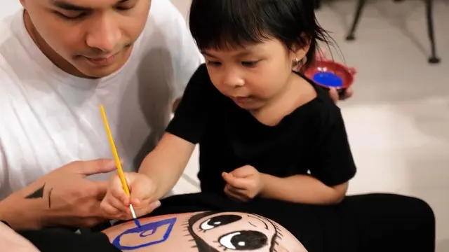 Momen Bahagia Chelsea Olivia dan Glenn Alinskie Ungkap Jenis Kelamin Anak Kedua. (Sumber: YouTube/Alinskie Family)